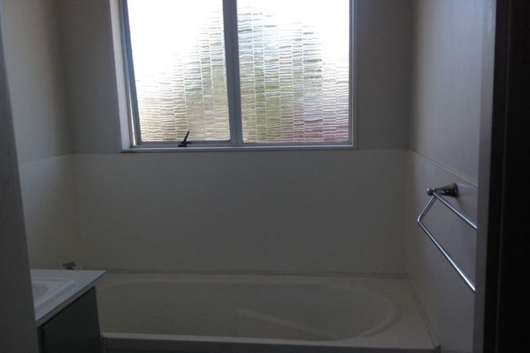 Photo of property in 3 Airedale Place, Waitara, 4320