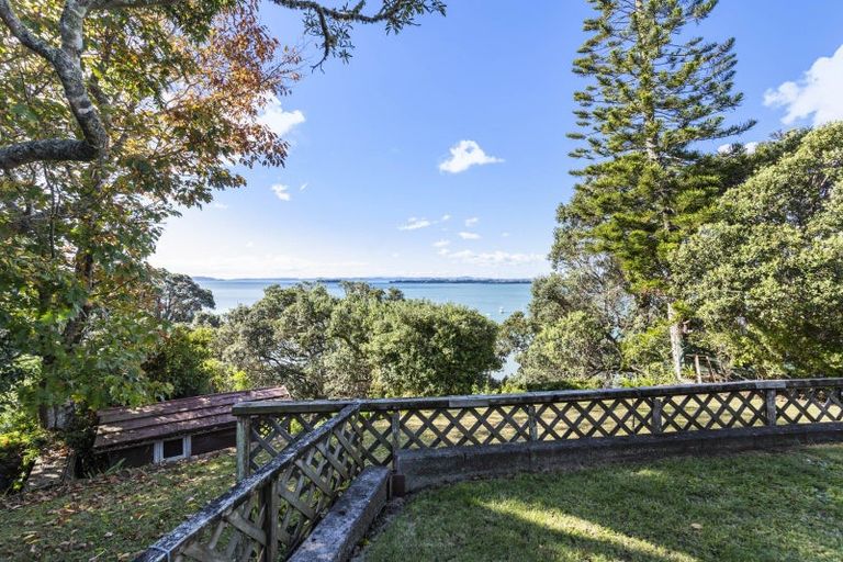 Photo of property in 16 Tui Vale Road, Shelly Park, Auckland, 2014