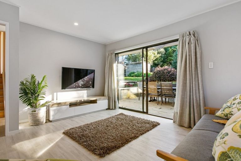 Photo of property in 3 Mirrabooka Avenue, Botany Downs, Auckland, 2010