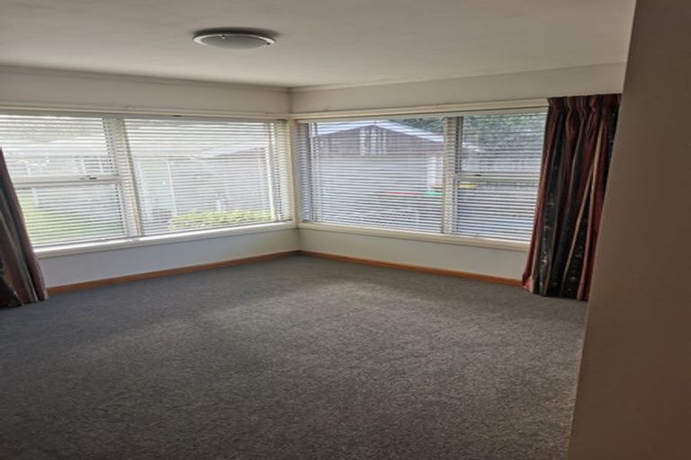 Photo of property in 17 Eglinton Street, Avondale, Christchurch, 8061