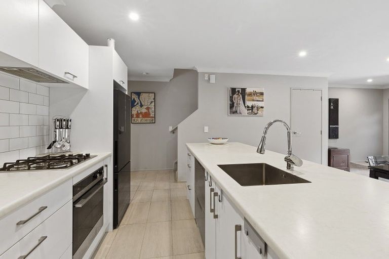 Photo of property in 19 Brindle Way, Newlands, Wellington, 6037