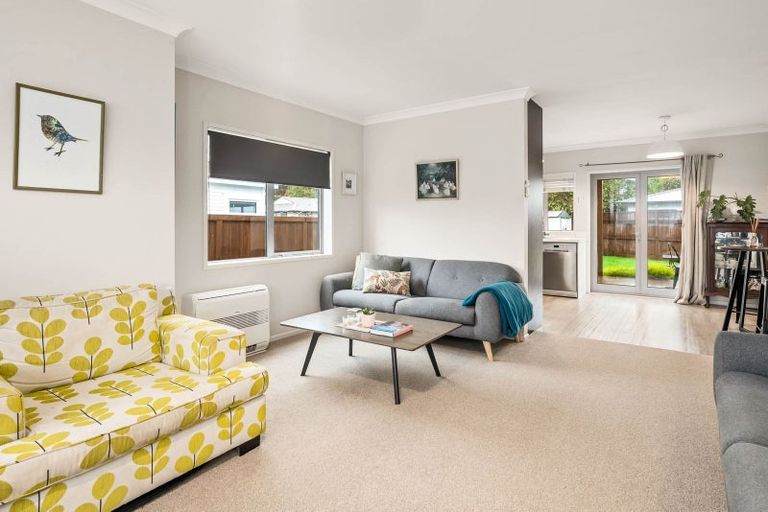 Photo of property in 15 Corlett Street, Utuhina, Rotorua, 3015