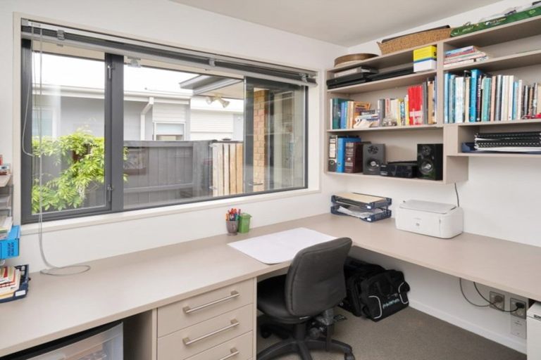 Photo of property in 43 Westpark Drive, Burnside, Christchurch, 8053