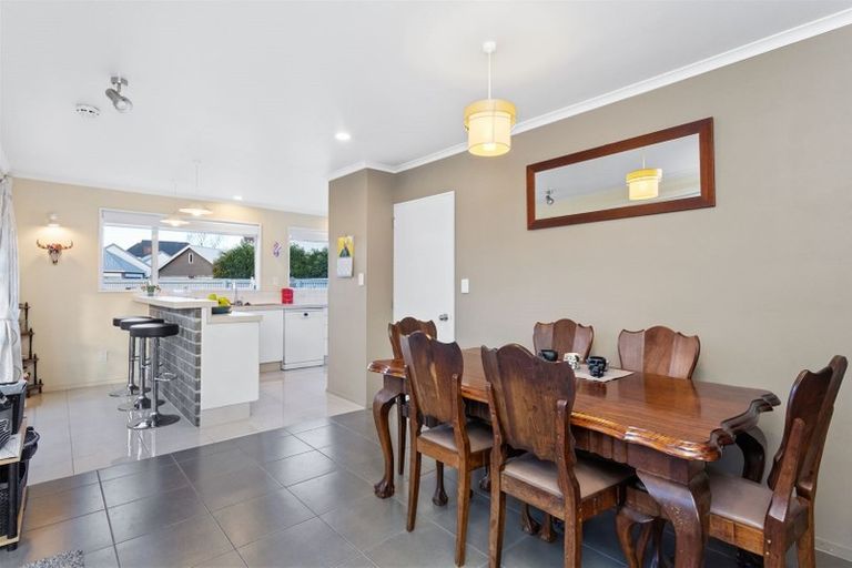 Photo of property in 77 Regency Crescent, Redwood, Christchurch, 8051
