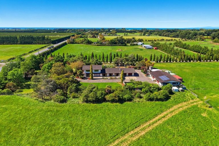 Photo of property in 128 Amberley Beach Road, Amberley, 7481