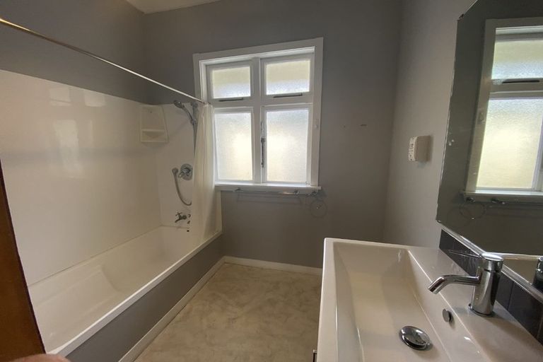 Photo of property in 64 Freyberg Street, Lyall Bay, Wellington, 6022