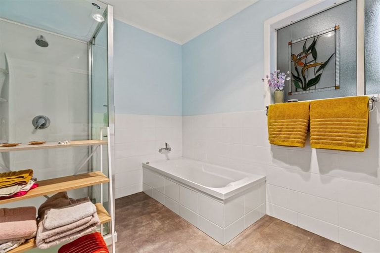 Photo of property in 42 Rehia Road, Massey, Auckland, 0614