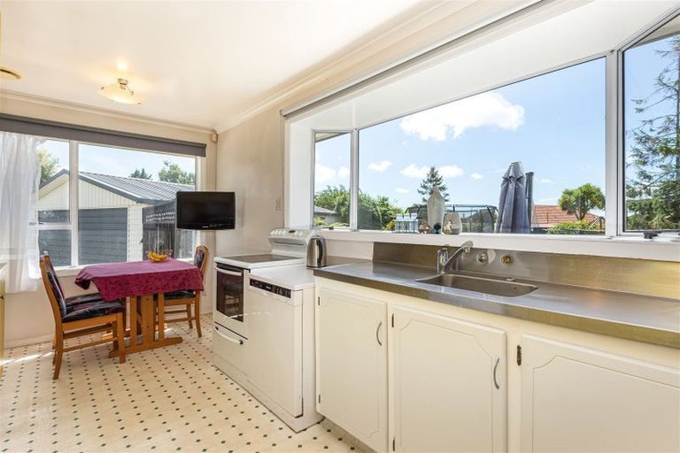 Photo of property in 24 Ealing Street, Redwood, Christchurch, 8051