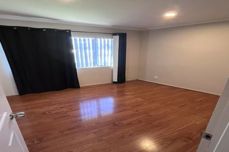 Photo of property in 1 Claremont Way, East Tamaki Heights, Auckland, 2016