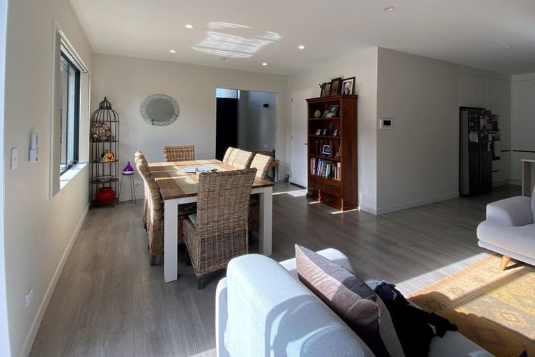 Photo of property in 14 Vinistra Road, Kumeu, 0810