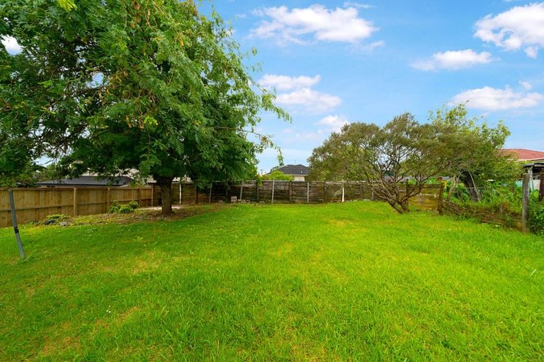 Photo of property in 19 Cobham Crescent, Kelston, Auckland, 0602