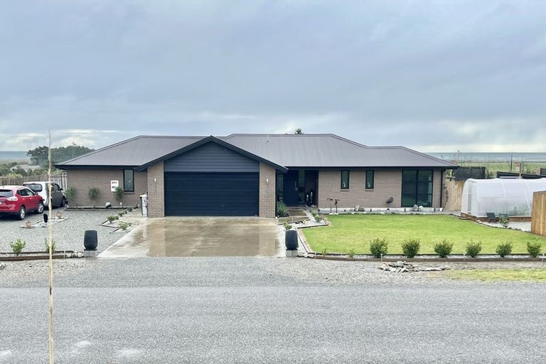 Photo of property in 10 Takutai Terrace, Ruatapu, 7883