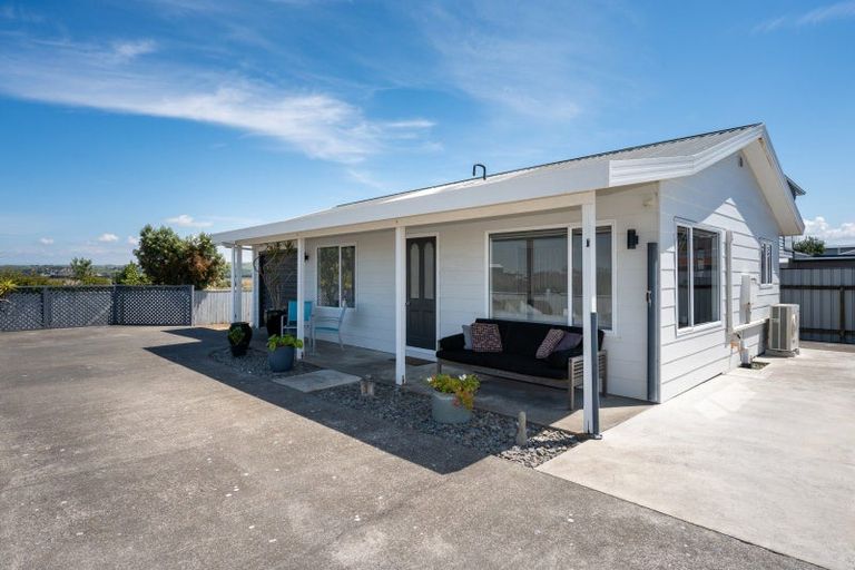 Photo of property in 2/64 The Esplanade, Westshore, Napier, 4110