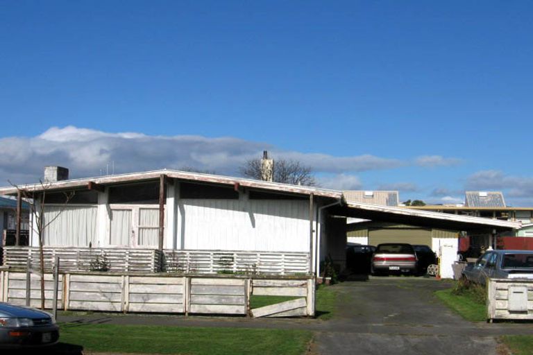 Photo of property in 17 Wikiriwhi Crescent, Awapuni, Palmerston North, 4412