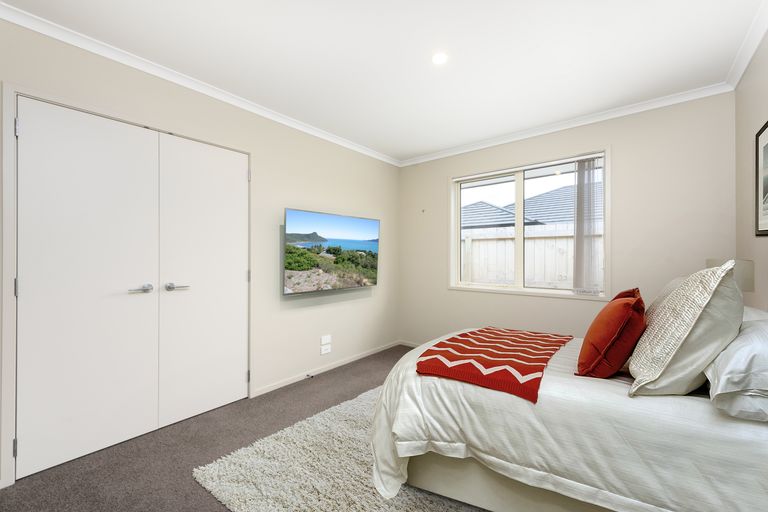 Photo of property in 28 Rainey Crescent, Papamoa Beach, Papamoa, 3118