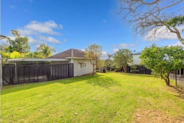 Photo of property in 4 Exmouth Road, Northcote, Auckland, 0627
