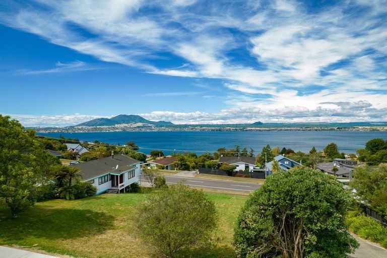 Photo of property in 102 Wakeman Road, Acacia Bay, Taupo, 3330