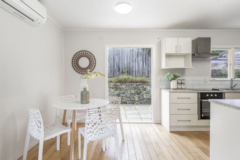 Photo of property in 9 Hellyers Street, Birkdale, Auckland, 0626