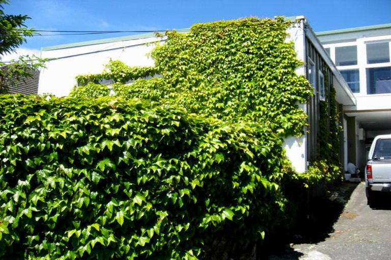 Photo of property in 1/3 Torwood Road, Khandallah, Wellington, 6035