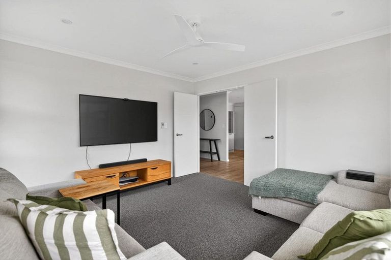 Photo of property in 33 Te Kio Crescent, Papamoa Beach, Papamoa, 3118