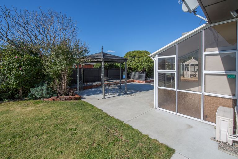 Photo of property in 306 Wainoni Road, Avondale, Christchurch, 8061