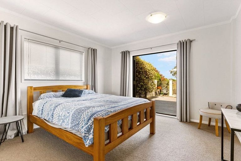 Photo of property in 8 Pounamu Place, Shelly Park, Auckland, 2014