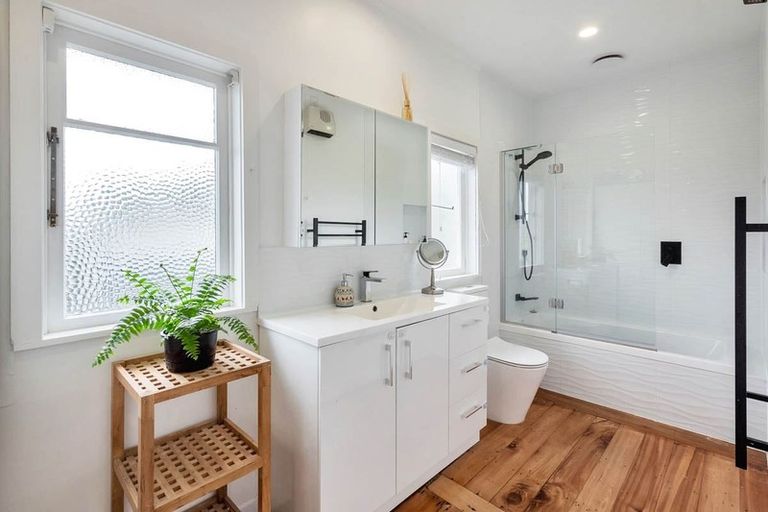 Photo of property in 1/53 Corunna Road, Milford, Auckland, 0620