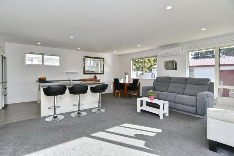 Photo of property in 241 Wainoni Road, Avondale, Christchurch, 8061
