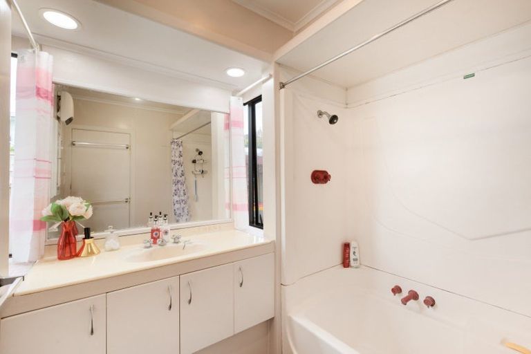 Photo of property in 322 Ngatai Road, Bellevue, Tauranga, 3110