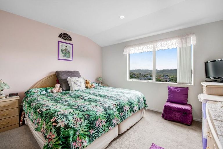 Photo of property in 8 Ngahere Views, Orewa, 0931