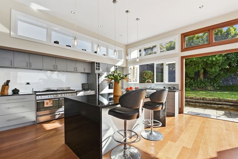 Photo of property in 17 St Aubyn Street, Devonport, Auckland, 0624