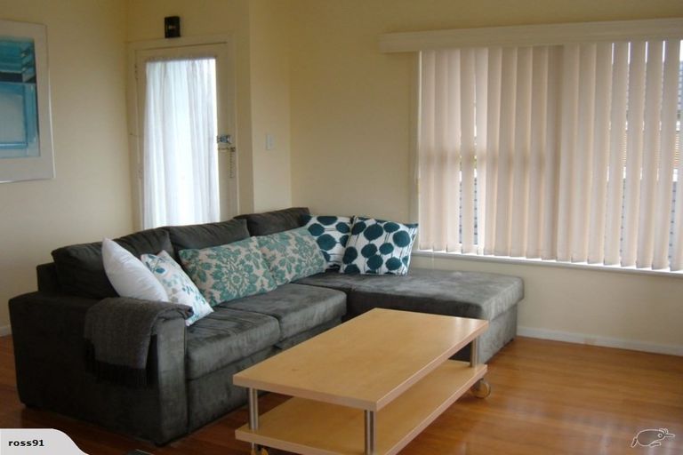 Photo of property in 1/32 Wicklow Road, Narrow Neck, Auckland, 0622