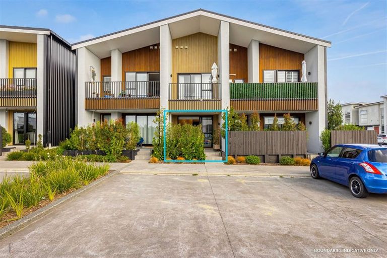 Photo of property in 2/3 Genevieve Lane, Hobsonville, Auckland, 0616