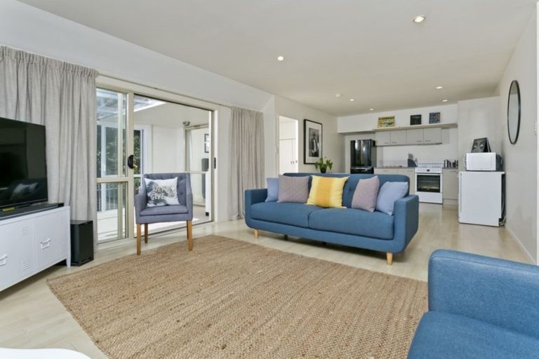 Photo of property in 110a Lake Road, Belmont, Auckland, 0622