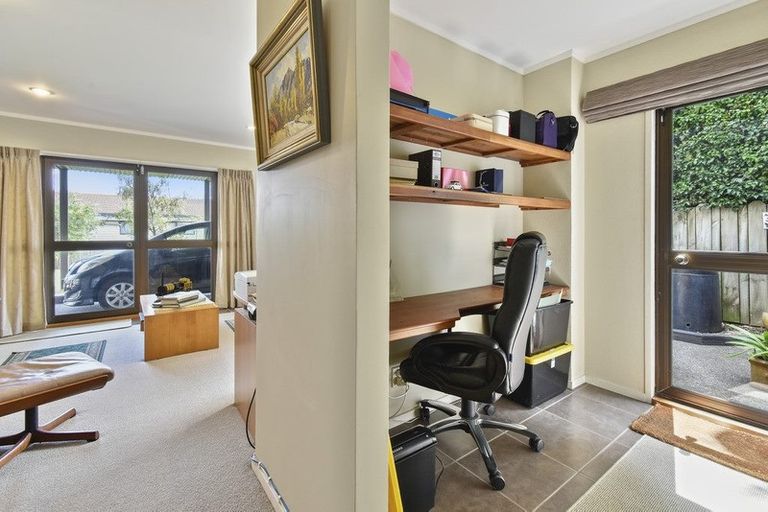 Photo of property in 6a Torkar Road, Clarks Beach, 2122