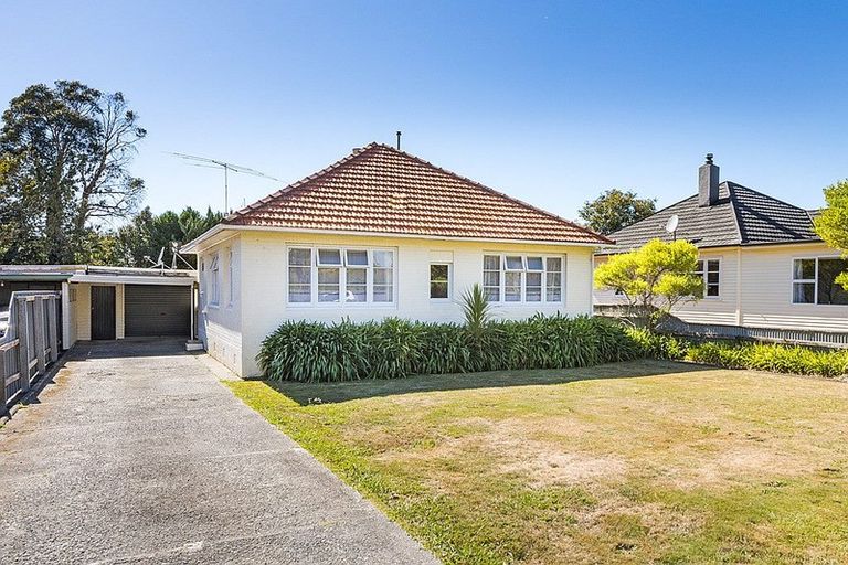 Photo of property in 15 Ihle Street, Terrace End, Palmerston North, 4410