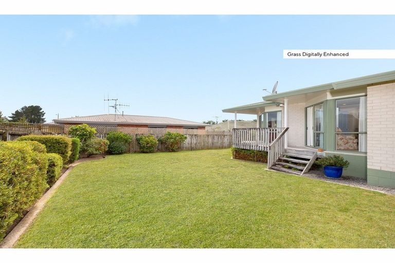 Photo of property in 5 Burnt Oak Drive, Pyes Pa, Tauranga, 3112