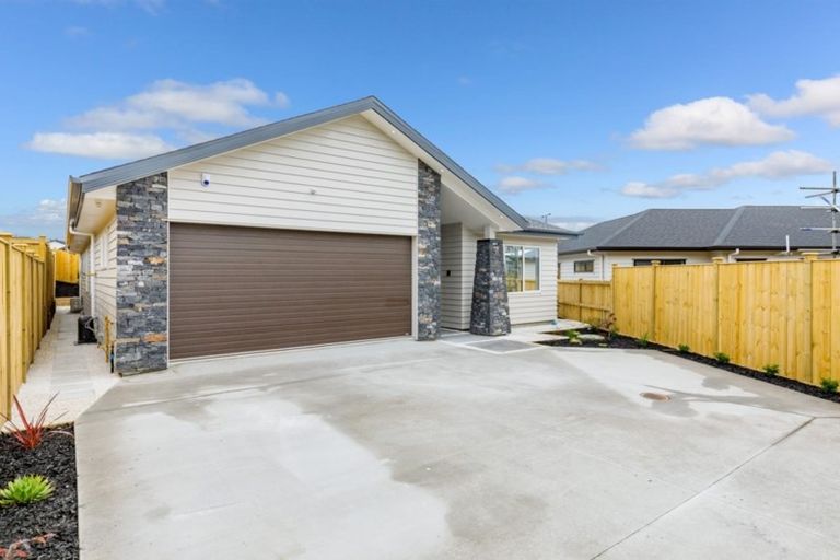 Photo of property in 8 Konoba Avenue, Kumeu, 0810