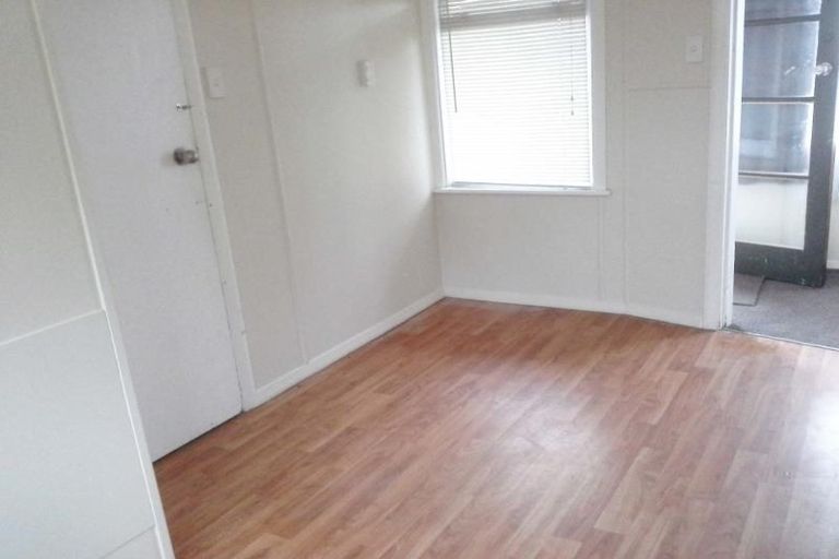 Photo of property in 6 Cook Street, Marfell, New Plymouth, 4310