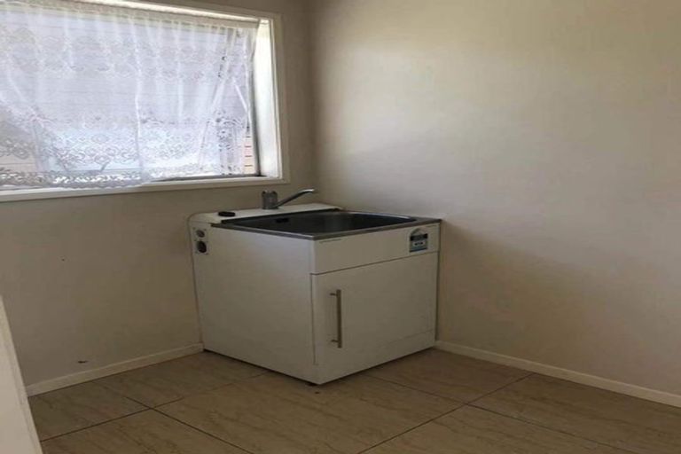 Photo of property in 15 Pixie Place, Pakuranga Heights, Auckland, 2010