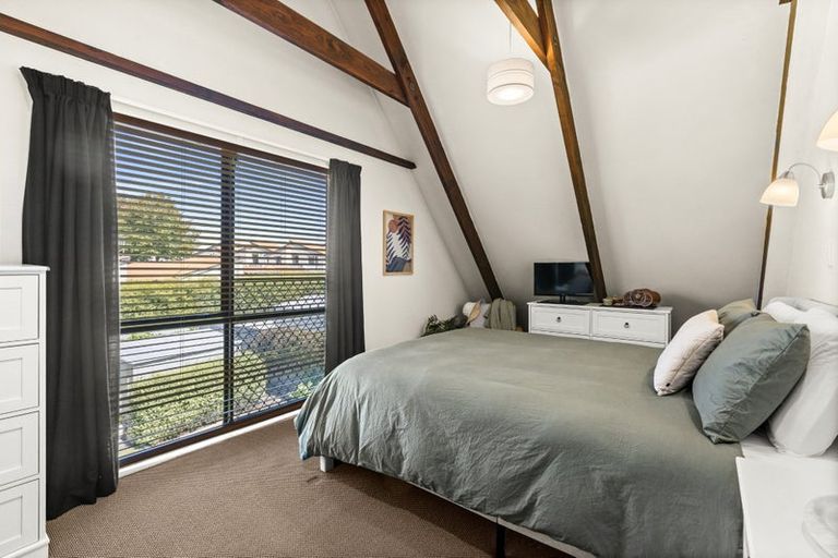 Photo of property in 17 Gilmour Place, Taradale, Napier, 4112