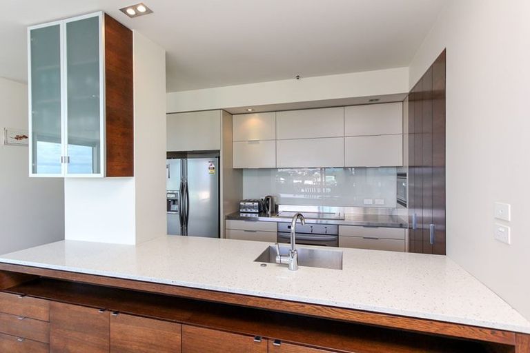 Photo of property in 22 Liardet Apartments, 401/22 Liardet Street, New Plymouth, 4310