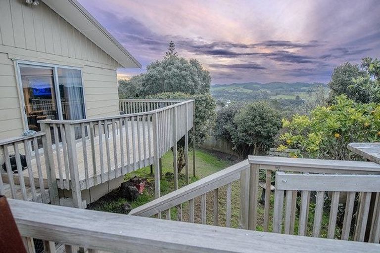 Photo of property in 10 Goffe Drive, Haruru, 0204