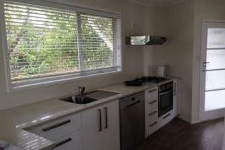 Photo of property in 13 Harmel Road, Glendene, Auckland, 0602