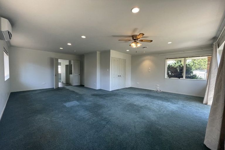 Photo of property in 8 Hagen Close, Golflands, Auckland, 2013