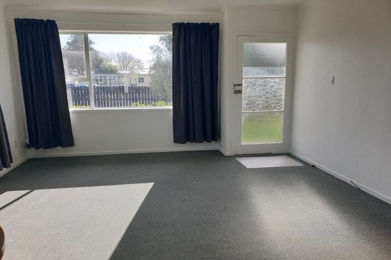 Photo of property in 62 Lincoln Road, Henderson, Auckland, 0610