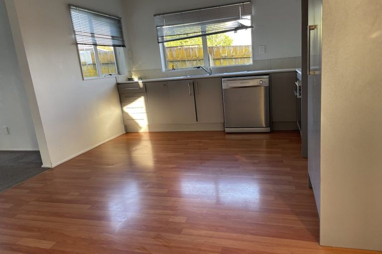 Photo of property in 16 Merlot Way, Te Atatu South, Auckland, 0610