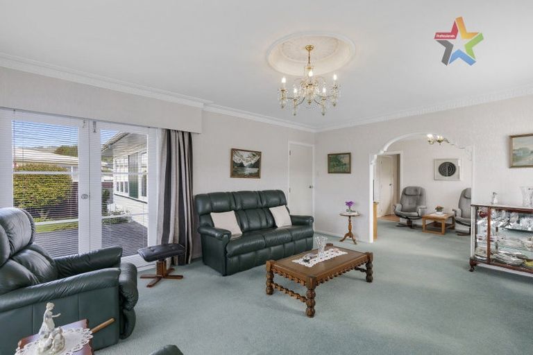 Photo of property in 33 Rosebank Avenue, Avalon, Lower Hutt, 5011