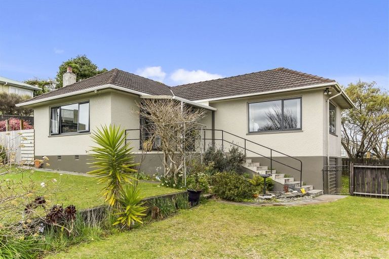 Photo of property in 3 Stuart Place, Blagdon, New Plymouth, 4310