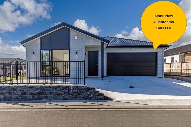 Photo of property in 11 Lewis Younie Road, Kumeu, 0810